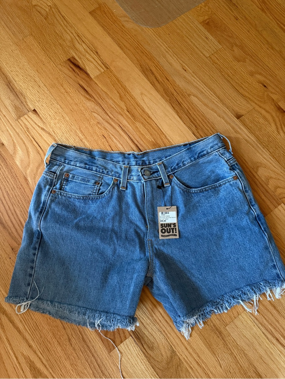 Sun’s Out Mid-Rise Upcycled Levi’s Denim shorts. Women’s Size 12/34” waist